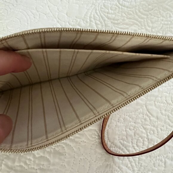 Louis Vuitton Neverfull Wristlet - Picture 3 of 5